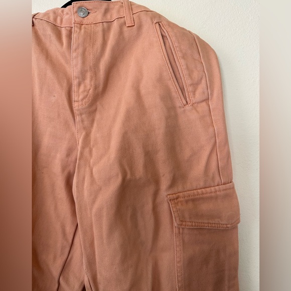 Forever 21 peach cargo pants size 26. - Picture 6 of 7